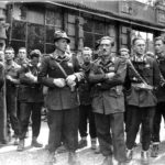 15 – Il Comando delle Brigate Garibaldi nell’ottobre 1944 (in prima fila col cappello Vincenzo (Cino) Moscatelli, Seniga è il secondo da destra)