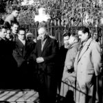 24 – Giulio Seniga e Luciano Raimondi ai funerali di Andrè Marty. Tolosa, novrembre 1956
