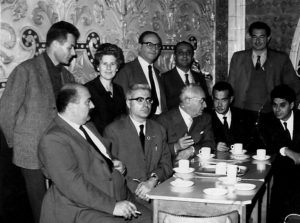 25 - Delegazione italiana al congresso del Labour Party nel 1958. (riconoscibili da sinistra Seniga, Doris Heffer, Ugoberto Alfassio Grimaldi, Antonio Landolfi, Eric Heffer