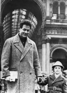 27 - Giulio Seniga con il figlio Martino dopo la pubblicazione del libro Togliatti e Stalin (1961)