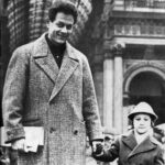 27 – Giulio Seniga con il figlio Martino dopo la pubblicazione del libro Togliatti e Stalin (1961)