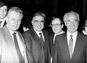 32 - Israele anni 80 Giulio Seniga con Shimon Peres